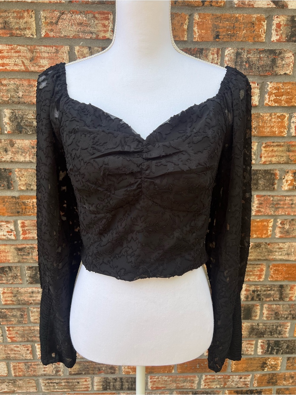 Lulu's Black Long-Sleeve Textured Sweetheart Crop Top Medium Stitch Fix